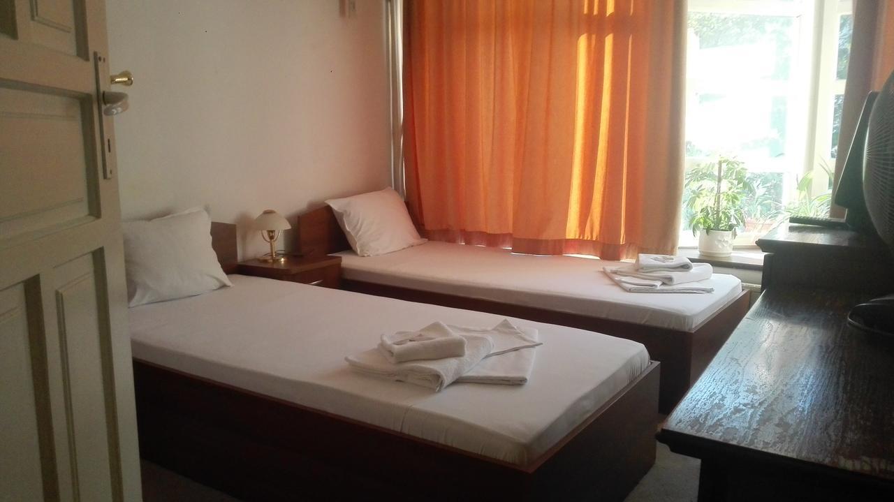 Family Hotel Rositsa Sevlievo Esterno foto